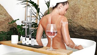 Anna Zapala Nude Bath Video Leaked