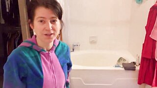 Heidi Lee Bocanegra Naked Cleaning Her Body Video