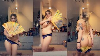 LizKatzOfficial Nude Strip Tease Video Leaked